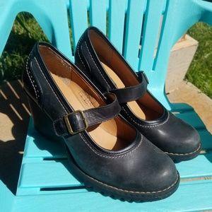 🦕 Size 7 Leather Sketchers wedge clog maryjanes